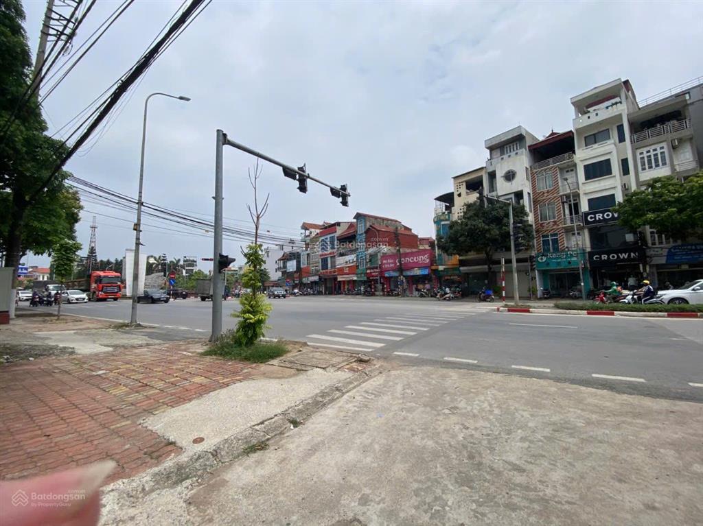 Chỉ 6,5 tỷ có ngay 90m đất cạnh tượng đài thị trấn phùng, ngõ thông, oto tránh.