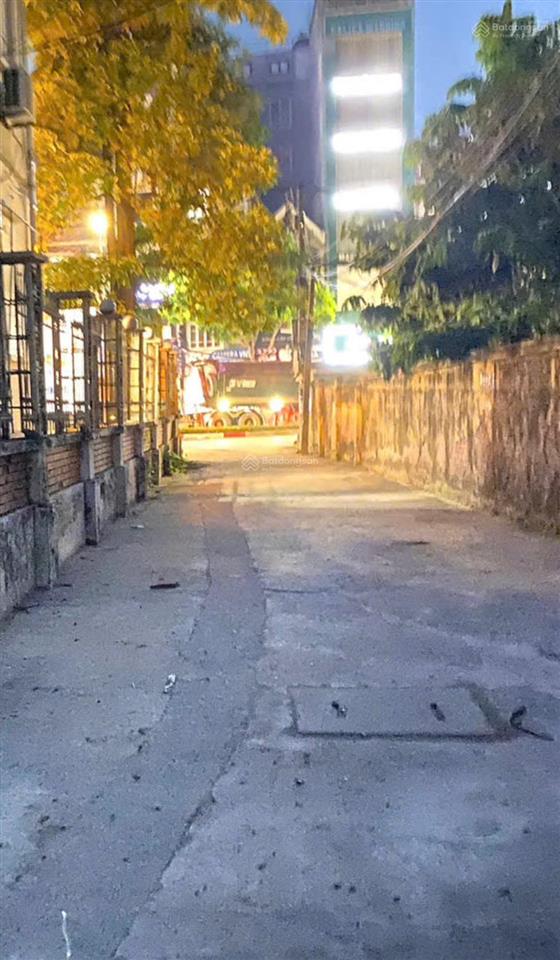 Chỉ 6,5 tỷ có ngay 90m đất cạnh tượng đài thị trấn phùng, ngõ thông, oto tránh.