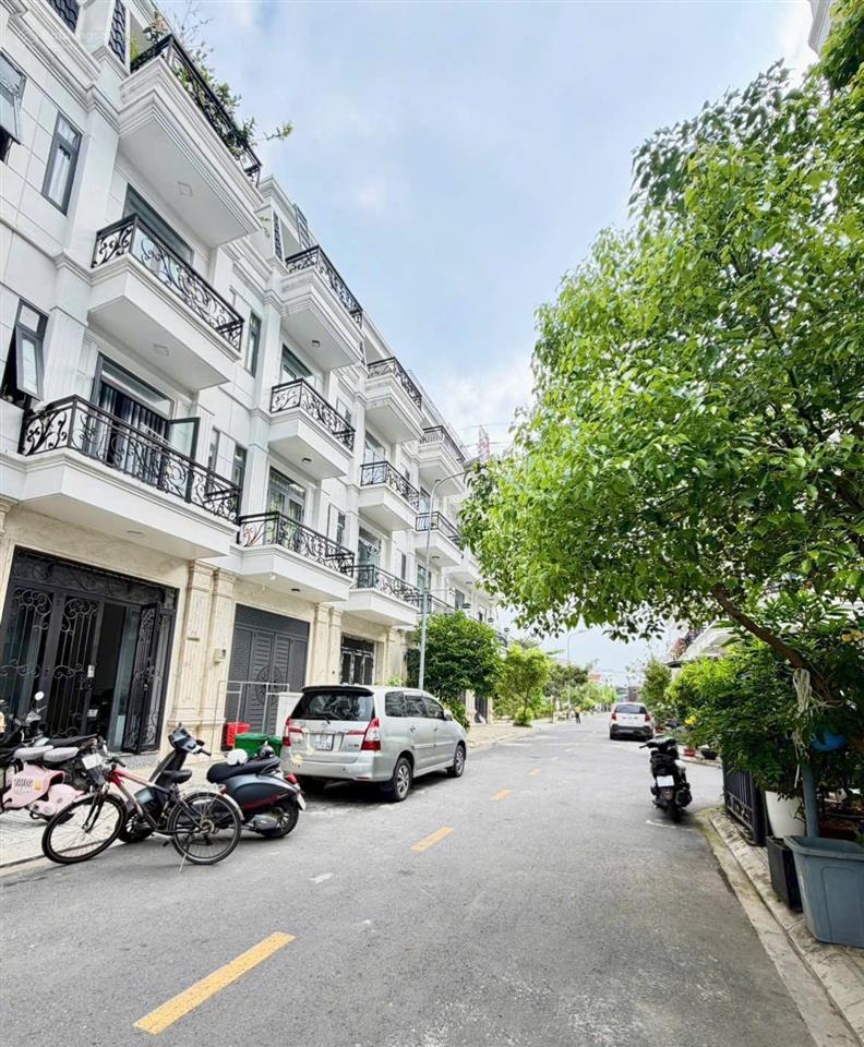 Bán chdv 1 trệt 3 lầu full nội thất có 7 phòng cho thuê 20tr/ tháng khu võ thị liễu đường 12m