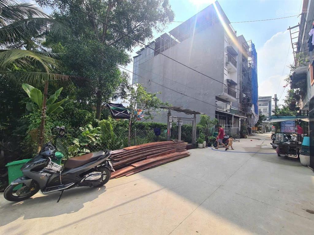 Bán đất 1/ hẻm 301 đối diện trường quốc tế bamboo đi vào diện tích  93m2 ( 5x18.6m) đường 6m
