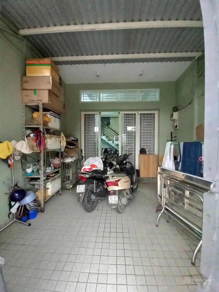 Cho thuê nhà nguyên căn nhà 1 sẹc vườn lài gần cầu 1 tret 1 lầu có 2 phòng 4.1x16.5 no hậu 4.5m