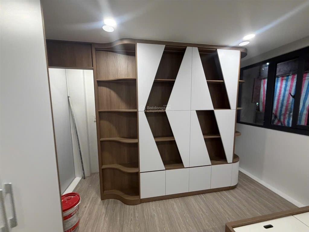 Bán nhà hẻm 114 vườn lài  nhà 1 trệt, 1 lửng 2 lầu 1 tum có 4 phòng ngủ, 4 wc, đường 6m thông