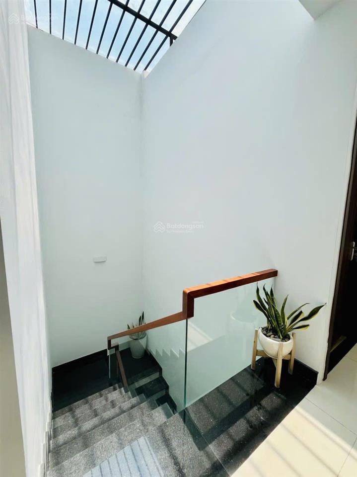 Bán nhà 1 trệt 2 lầu hẻm 92 vườn lài  diện tích 4.75x10.65m 4pn, 3wc, đường nhựa 11m