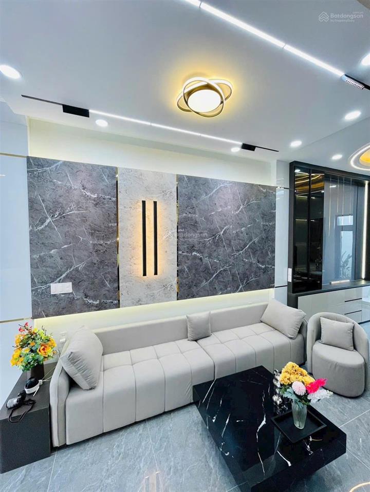 Bán nhà an phú đông 27 gần cầu vượt bình phước  nhà 2 lầu 1 tum có 4 phòng ngủ, 4 wc