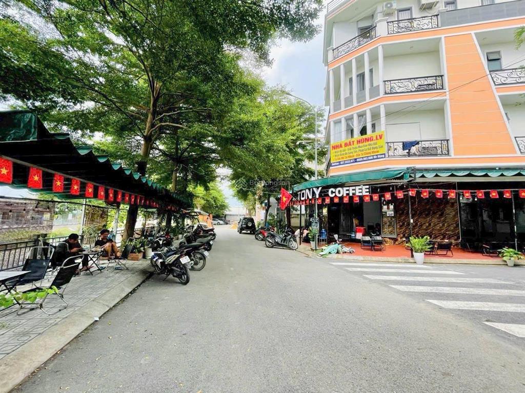 Bán đất mặt tiền rạch gần công an phường an phú đông dt  112,5 m2 (5 x 23) full thổ giá 7.7 tỷ