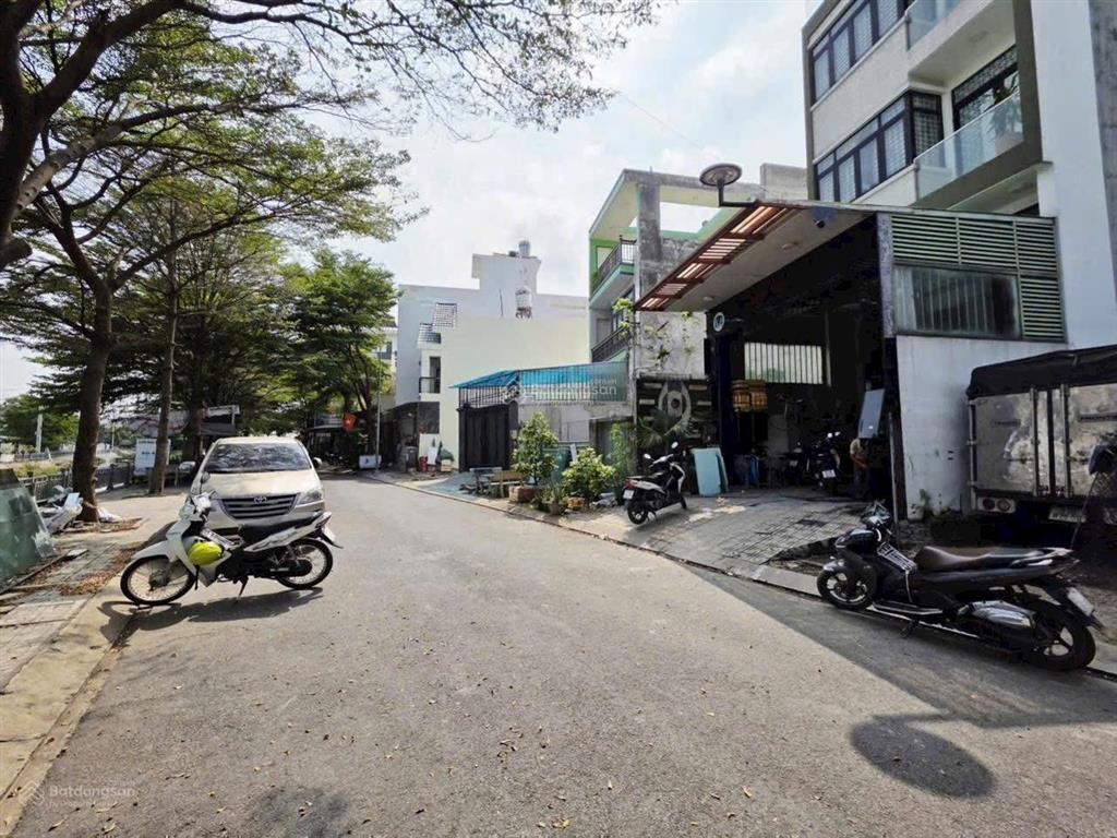 Bán đất mặt tiền rạch gần công an phường an phú đông dt  112,5 m2 (5 x 23) full thổ giá 7.7 tỷ