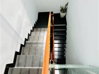Hạ giá bán nhanh bán nhà 1 trệt 2 lầu + sân thượng hẻm 92 vườn lài dt 4.75x10.65 m, đường 11m