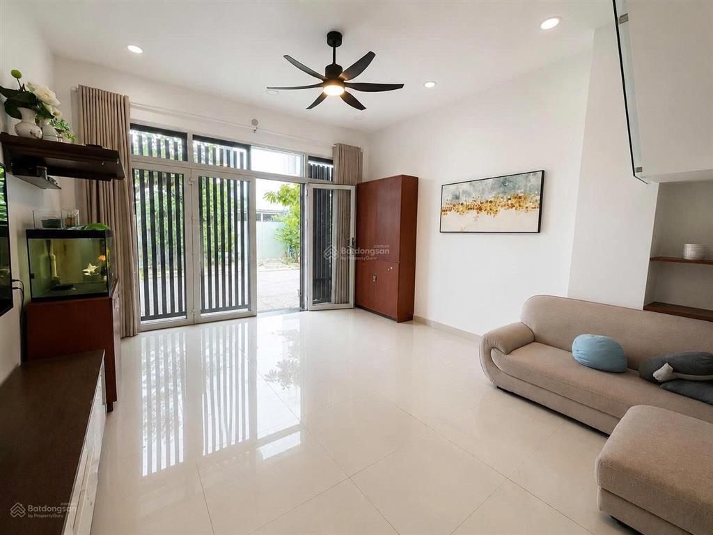 Hạ giá bán nhanh bán nhà 1 trệt 2 lầu + sân thượng hẻm 92 vườn lài dt 4.75x10.65 m, đường 11m