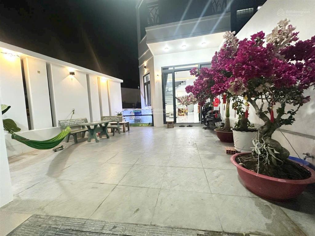 Bán nhà góc 2 mặt tiền hẻm 140 vườn lài 1 trệt 2 lầu 1 tum có 5 phòng ngủ l 93m thổ 59m sàn 202m