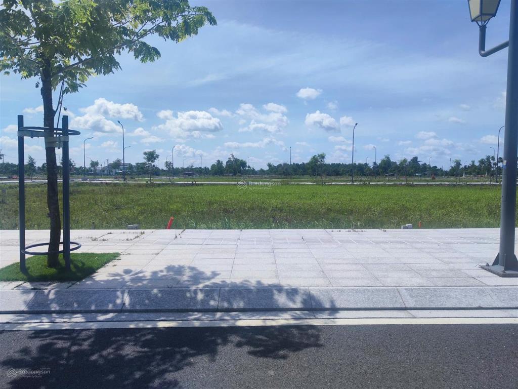 Bán gấp lô đất 112m2 ngay ubnd xã thủ thừa chỉ 600tr/35% agora city