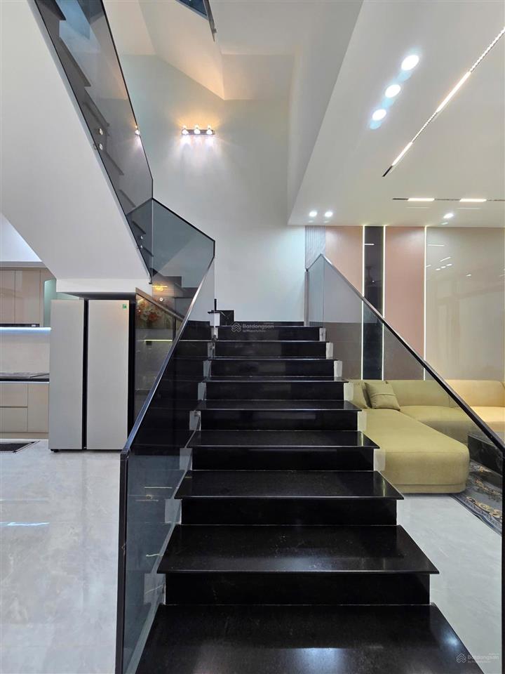 Bán nhà 3 tầng 3 mê đường 5m5 nguyễn đức thiệu  hoà thọ đông  cẩm lệ vị trí gần thăng long mát mẻ