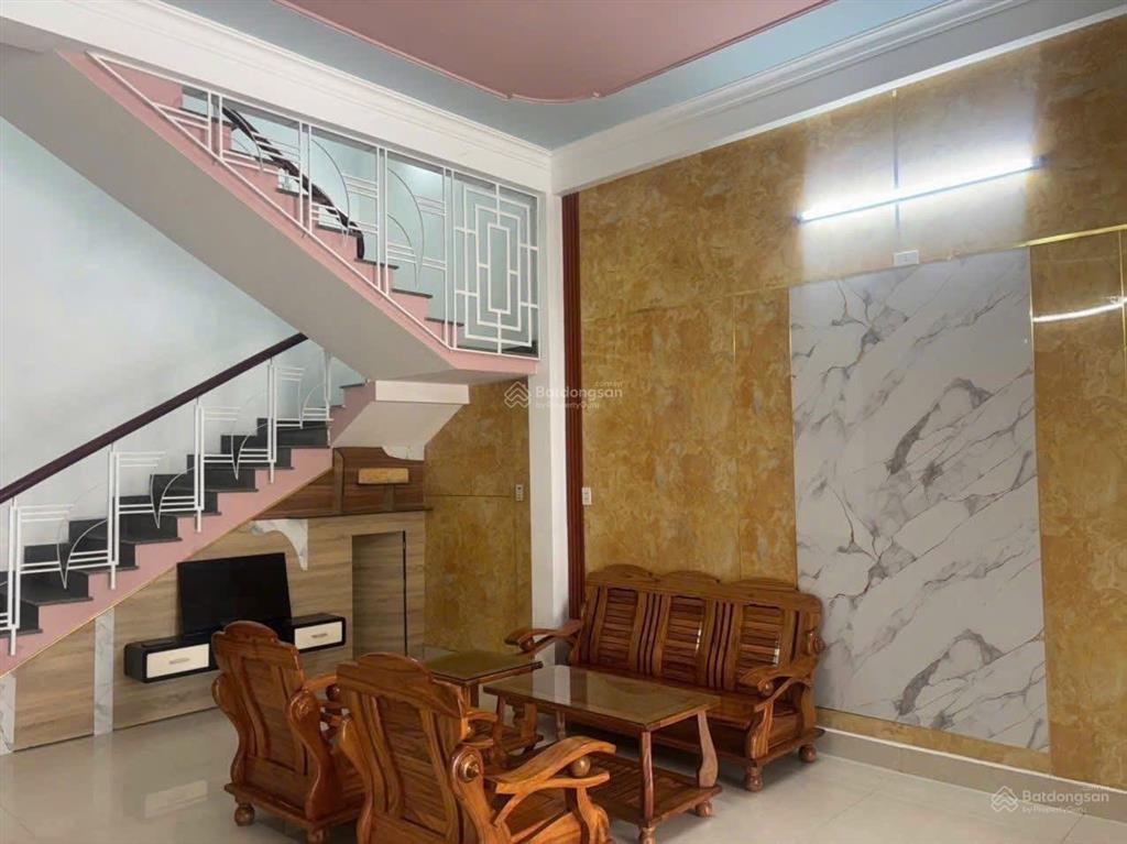 Chủ gửi bán nhà 2 tầng 2 mê đường 5m5 lề 3m đường đá bàn khu tái định cư phong nam hoà xuân
