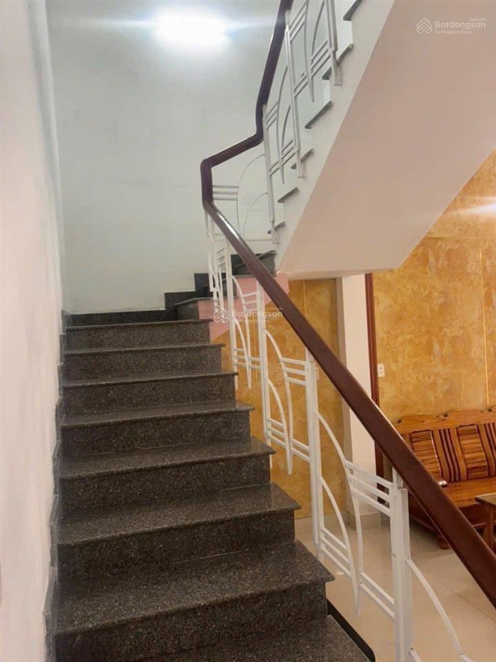 Chủ gửi bán nhà 2 tầng 2 mê đường 5m5 lề 3m đường đá bàn khu tái định cư phong nam hoà xuân