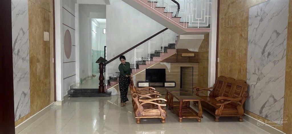 Chủ gửi bán nhà 2 tầng 2 mê đường 5m5 lề 3m đường đá bàn khu tái định cư phong nam hoà xuân