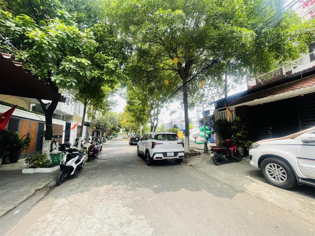 Bán lô đất đường 5m5 triệu quốc đạt cẩm lệ , lô đất kẹp giữa 2 nhà