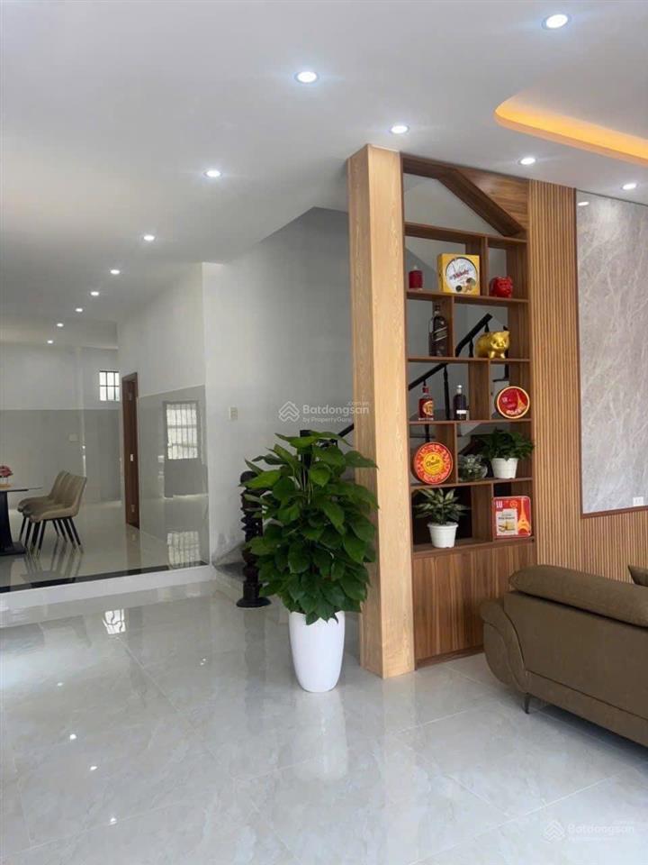 Bán nhà 2 tầng thôn đông hoà hoà xuân , vị trí gần quốc lộ 1a, gần chợ, gần trường