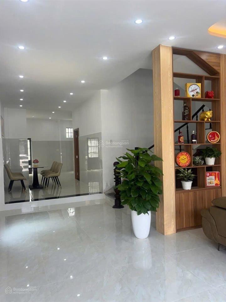 Bán nhà 2 tầng thôn đông hoà hoà xuân , vị trí gần quốc lộ 1a, gần chợ, gần trường