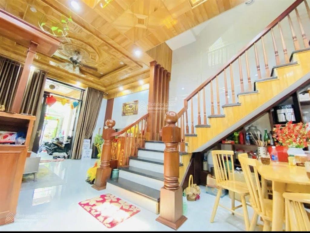 Bán nhà 3 tầng 3 mê full nội thất gỗ hương  đẹp, kiên cố vô ở liền đường bầu gia thượng cẩm lệ