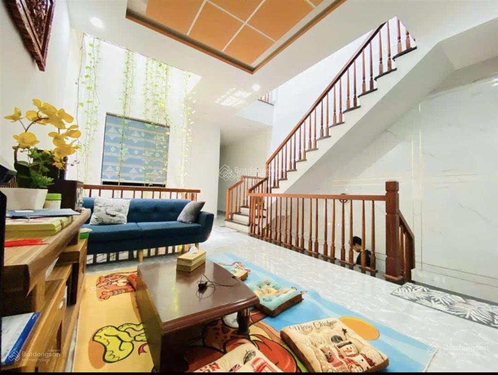 Bán nhà 3 tầng 3 mê full nội thất gỗ hương  đẹp, kiên cố vô ở liền đường bầu gia thượng cẩm lệ