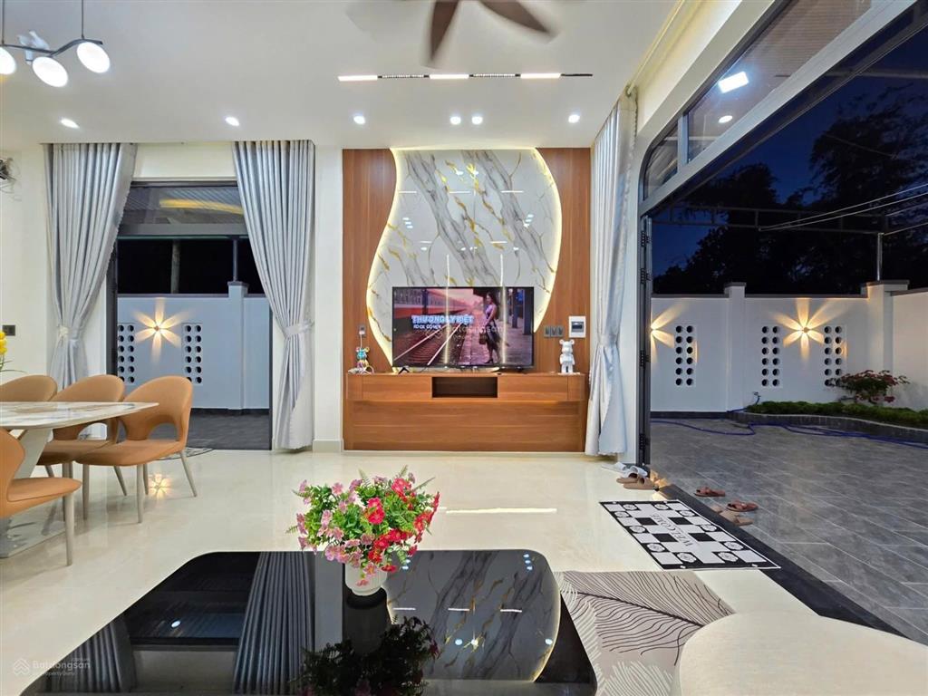 Bán nhà 2 tầng 2 mê kiên cố full nội thất thôn giáng đông hoà xuân vô ở liền, nhà xây chắc chắn