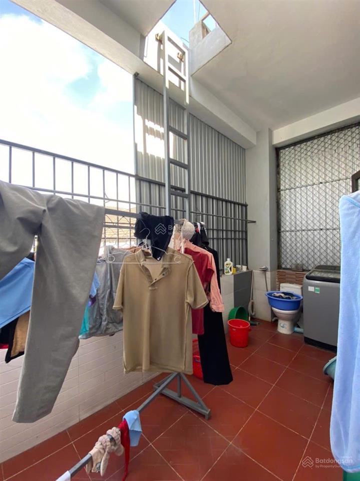 Chủ gửi bán nhà 3 tầng 3 mê thôn lệ sơn bắc  hòa tiến, gần đường đt 605, kiên cố, vô ở liền