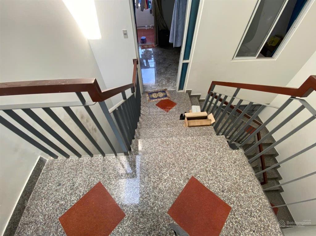 Chủ gửi bán nhà 3 tầng 3 mê thôn lệ sơn bắc  hòa tiến, gần đường đt 605, kiên cố, vô ở liền