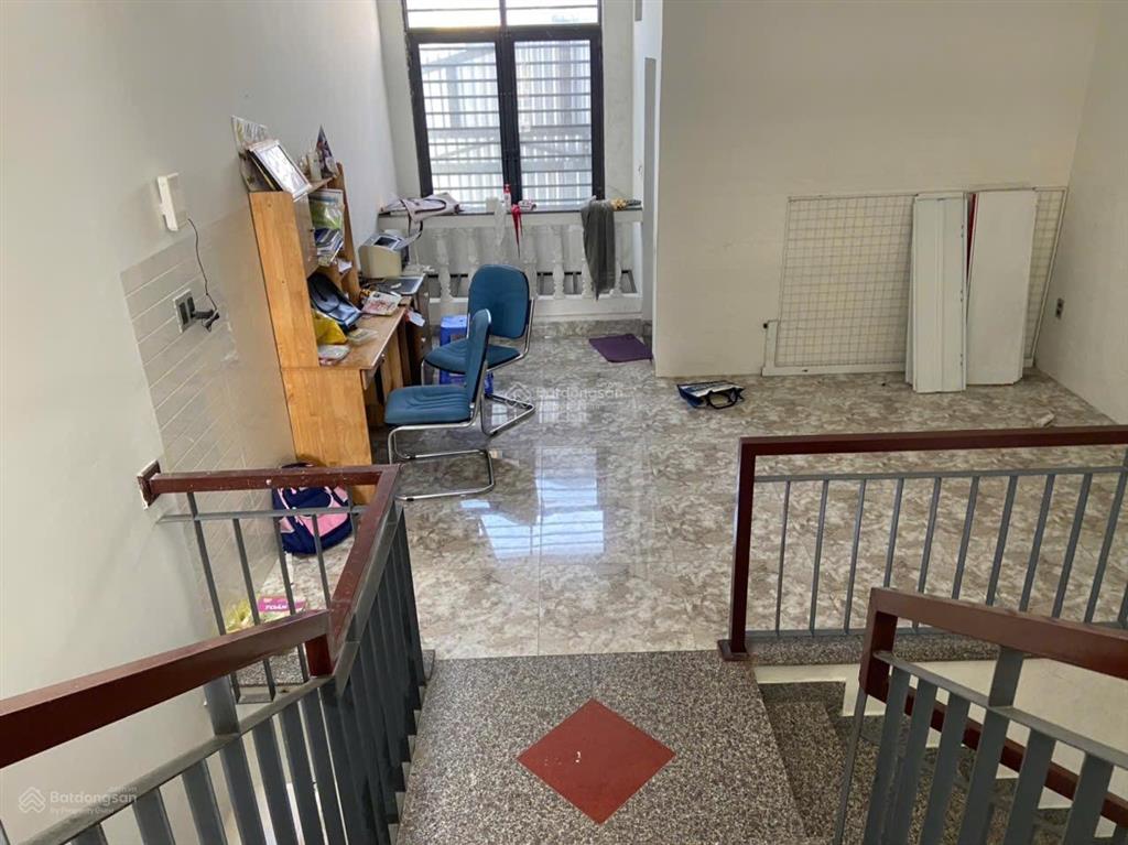 Chủ gửi bán nhà 3 tầng 3 mê thôn lệ sơn bắc  hòa tiến, gần đường đt 605, kiên cố, vô ở liền