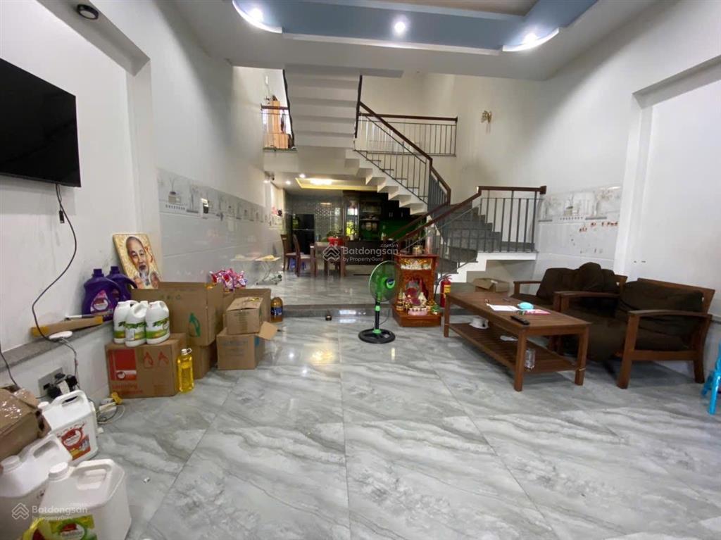 Chủ gửi bán nhà 3 tầng 3 mê thôn lệ sơn bắc  hòa tiến, gần đường đt 605, kiên cố, vô ở liền