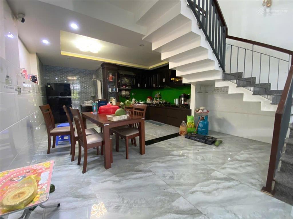 Chủ gửi bán nhà 3 tầng 3 mê thôn lệ sơn bắc  hòa tiến, gần đường đt 605, kiên cố, vô ở liền