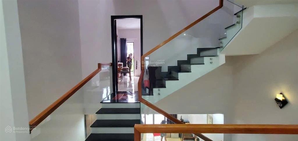 Chủ gửi bán nhà 3 tầng 3 mê đường 7m5 hoàng bình chính, ngũ hành sơn