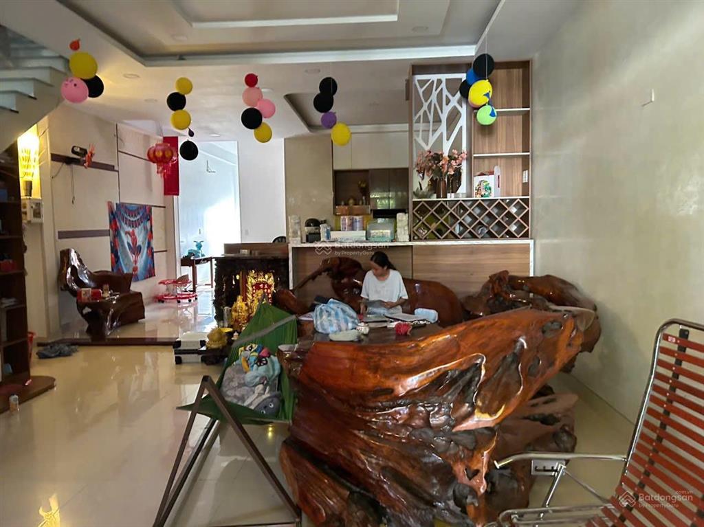 Bán nhà 3 tầng 3 mê full nội thất tái định cư la bông hoà tiến gần đường đt 605 ngay trung tâm