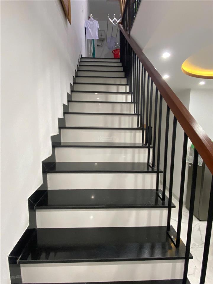 Chủ gửi bán nhà 2 tầng kiên cố hiện đại, full nội thất  ô tô đậu trước nhà hòa châu  hòa xuân mới