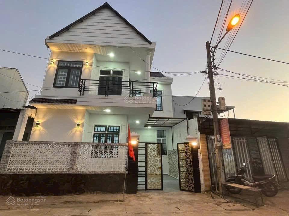 Bán nhà biệt thự 2 tầng thôn giáng nam 2  hòa xuân mới, đường ô tô 8m  nhà kiên cố vô ở liền