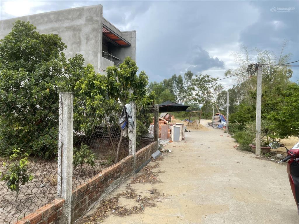 Bán lô đất 100m2 thôn yến nê 1  hòa tiến cách đường 50m, đất sạch đẹp cao ráo, dân đông kín