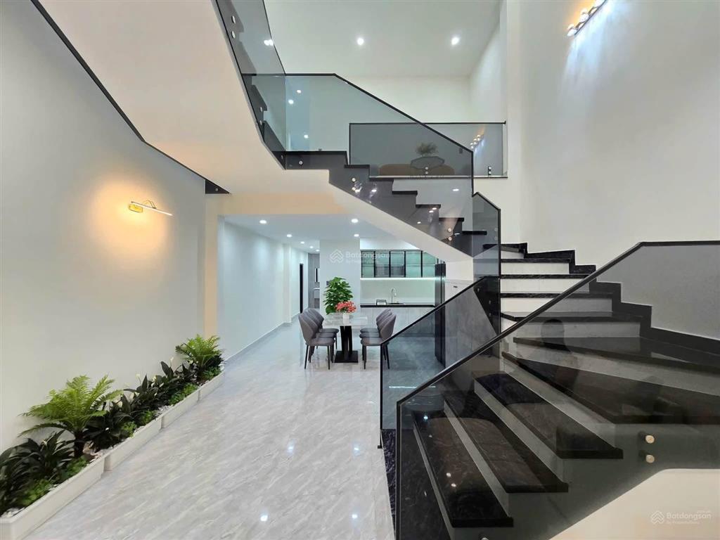 Chủ gửi nhà 2 tầng 2 mê đường ô tô thôn giáng đông  hòa xuân sát đường vành đai
