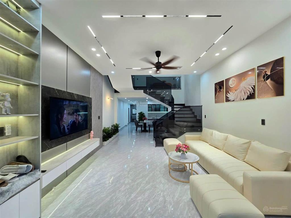Chủ gửi nhà 2 tầng 2 mê đường ô tô thôn giáng đông  hòa xuân sát đường vành đai