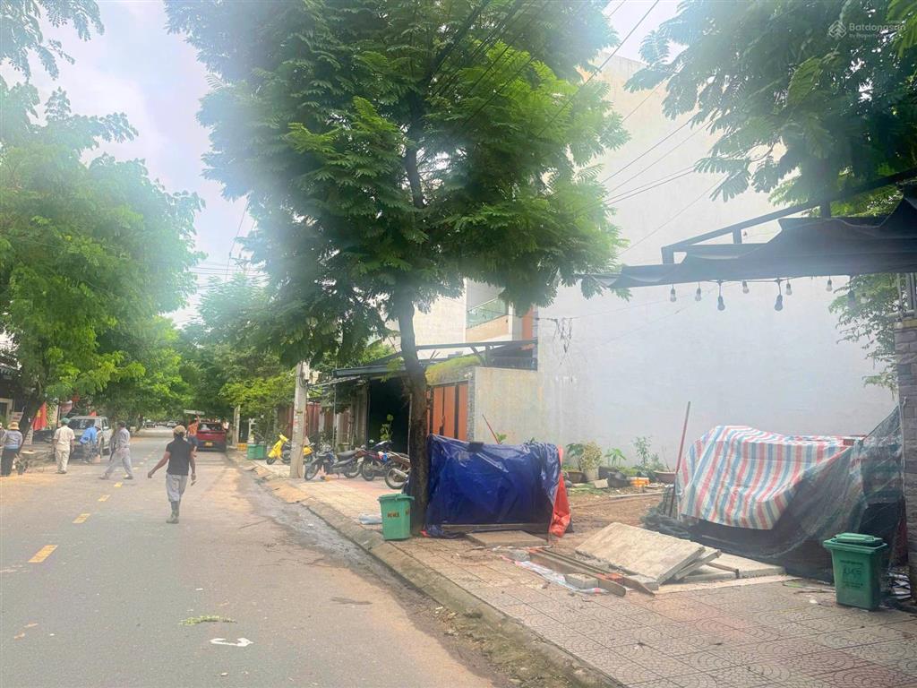 Bán lô đất đường bùi thiện ngộ , gần cầu nguyễn tri phương , xung quanh nhà cửa đẹp