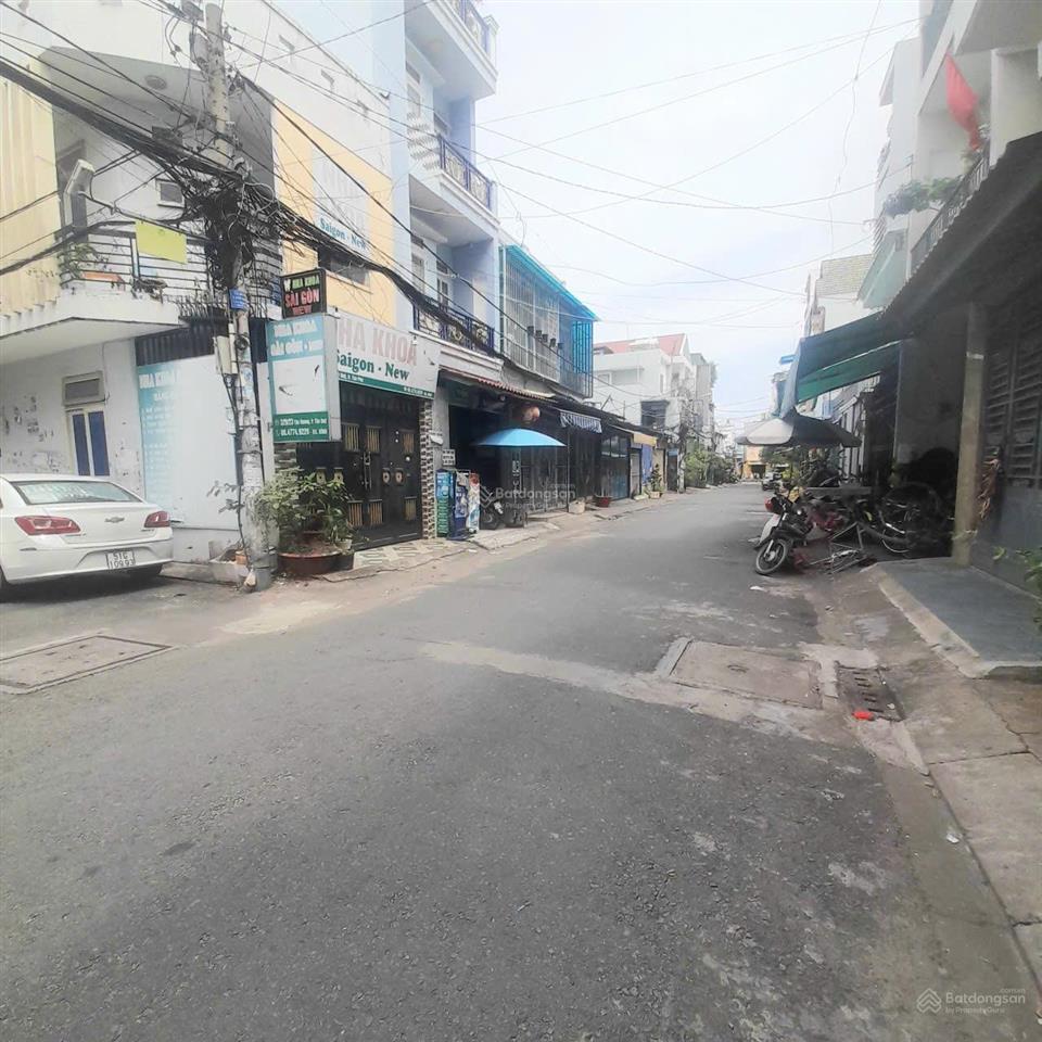 Bán nhà 4x18m, 3 lầu + sân thượng, hẻm xe hơi thông lũy bán bích, quận tân phú