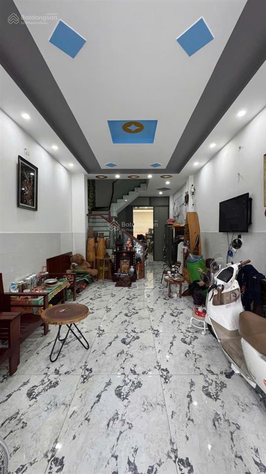 Bán nhà 4x18m, 3 lầu + sân thượng, hẻm xe hơi thông lũy bán bích, quận tân phú