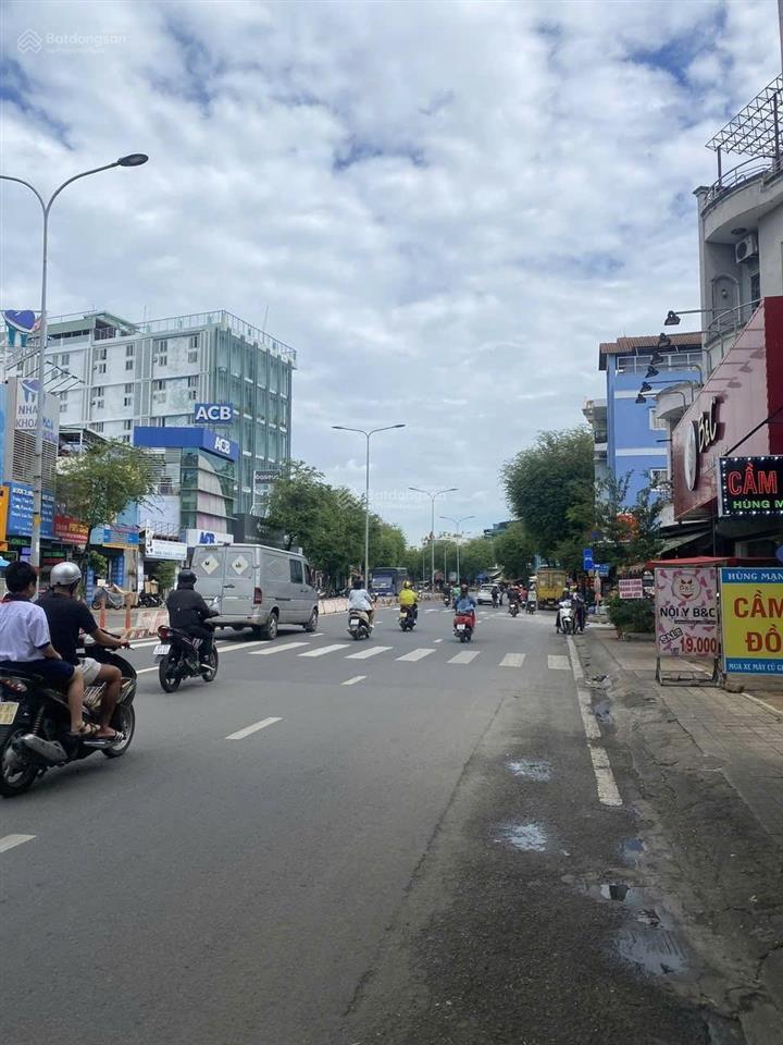 Bán nhà mặt tiền lê trọng tấn, q. tân phú, dt 3.6x15m, đang kinh doanh