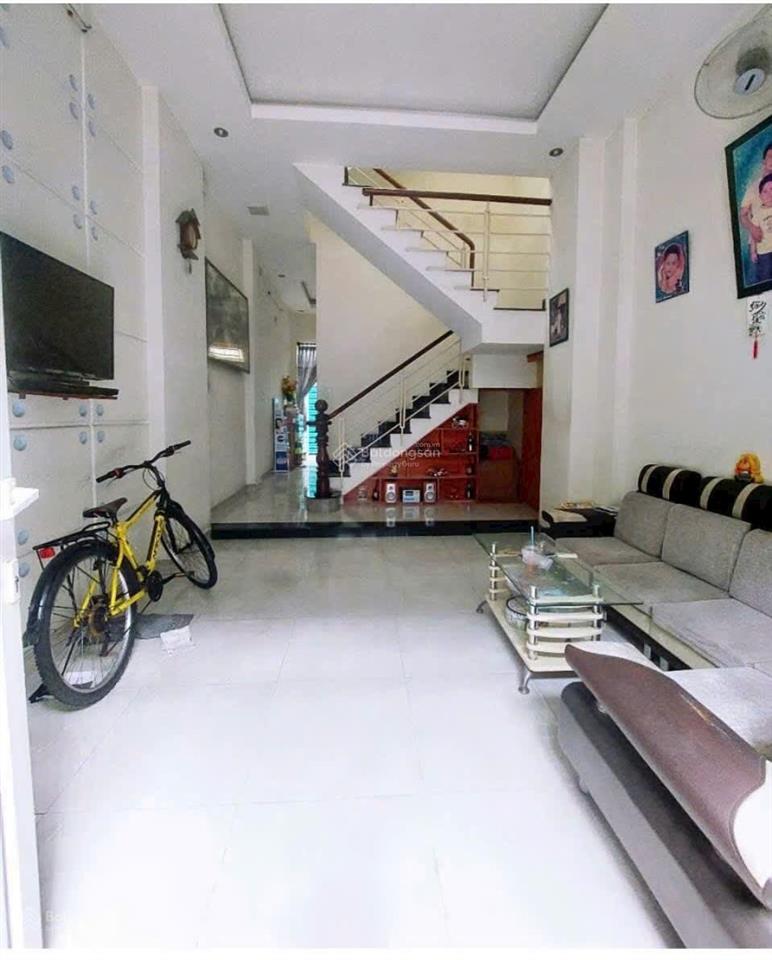 Bán nhà mt nghiêm toản, tân phú, dt 4x13m, 2 lầu st, ngay ủy ban q.tân phú