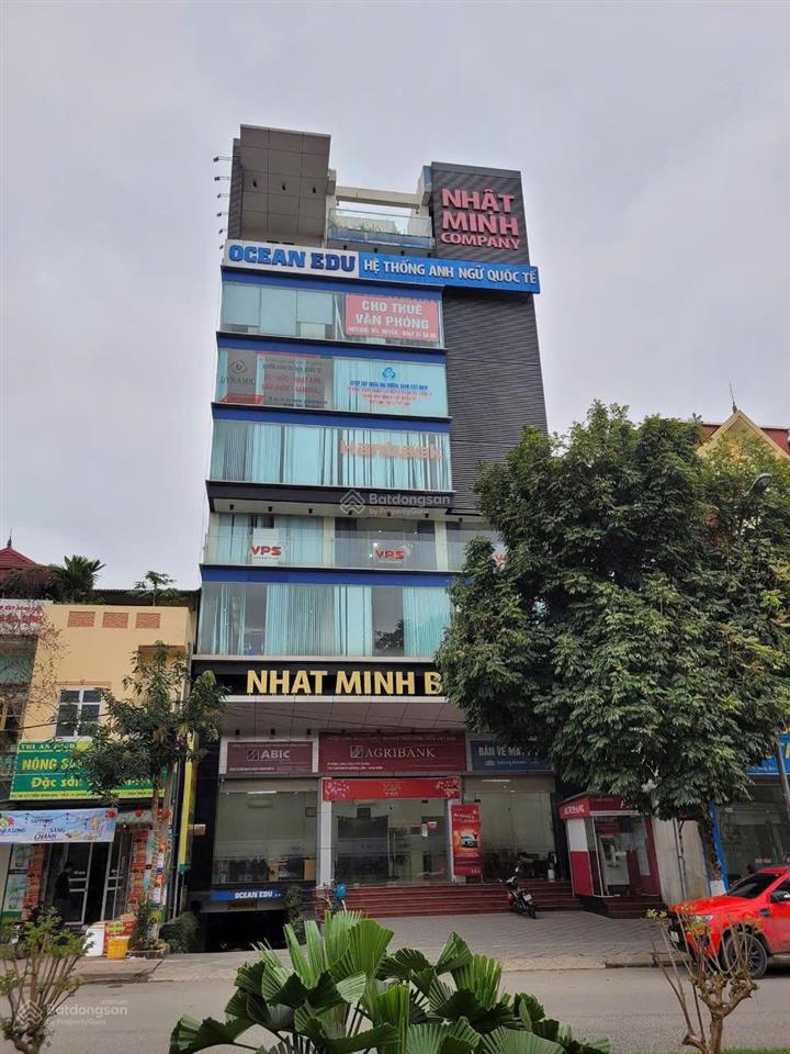 Toà nhà đẹp mặt phố trung tâm thành phố hoà bình