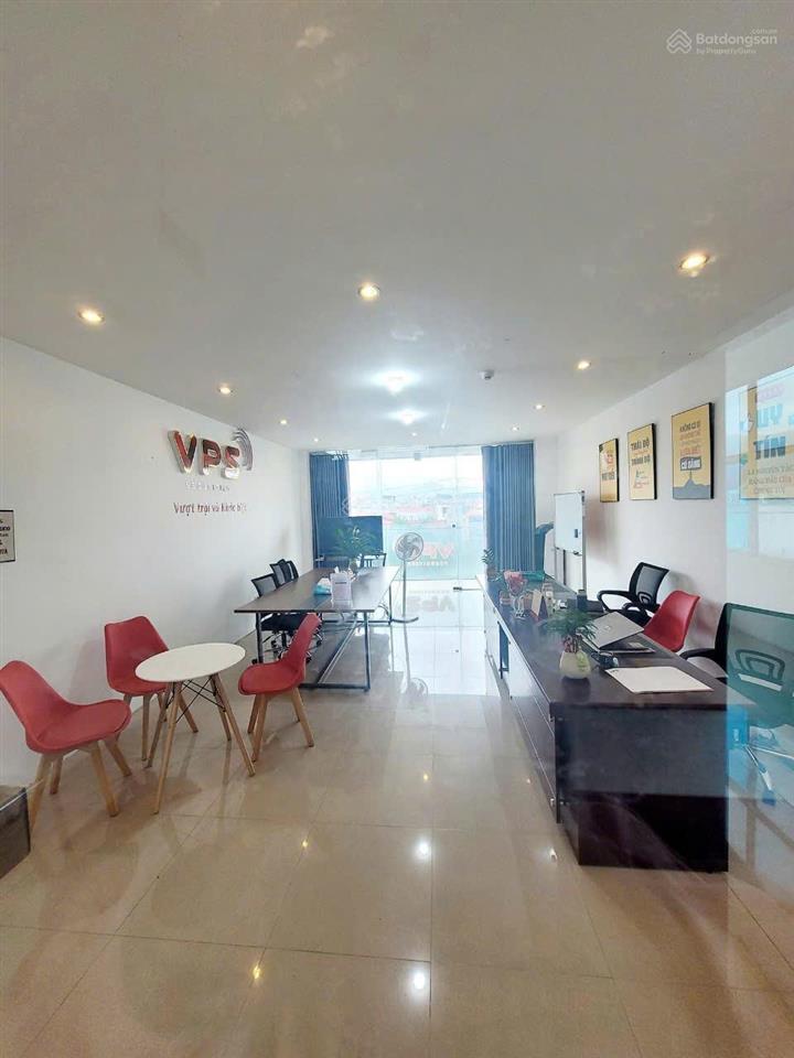 Toà nhà đẹp mặt phố trung tâm thành phố hoà bình