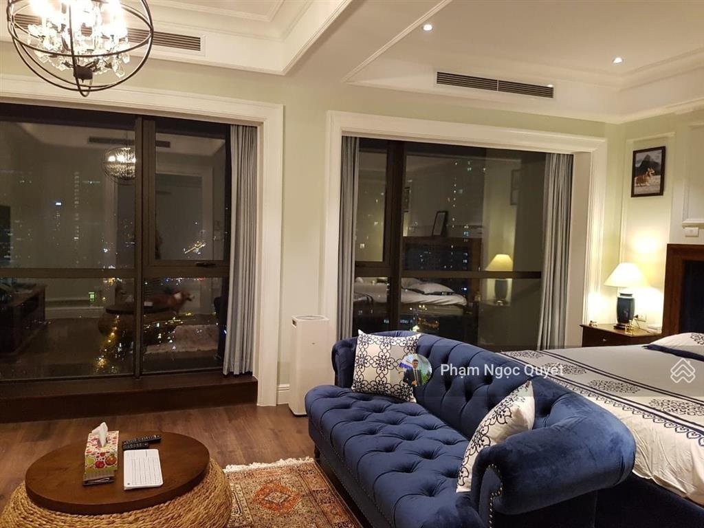 ( giá thật ) chính chủ bán căn góc 181m2 3 phòng ngủ + 3 vệ sinh tầng đẹp cc royal city