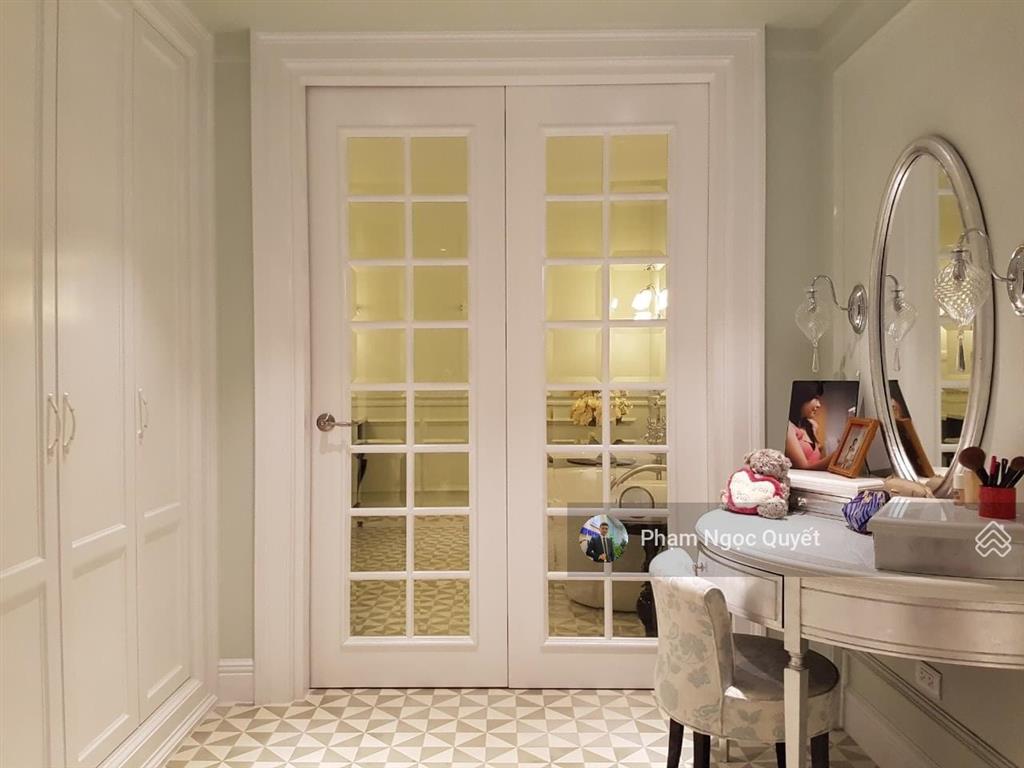 ( giá thật ) chính chủ bán căn góc 181m2 3 phòng ngủ + 3 vệ sinh tầng đẹp cc royal city