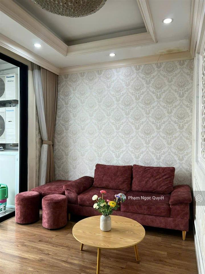 Chính chủ cho thuê căn 71m2 2pn +2wc tầng trung full nội thất cho thuê 18tr/m2 cc royal city