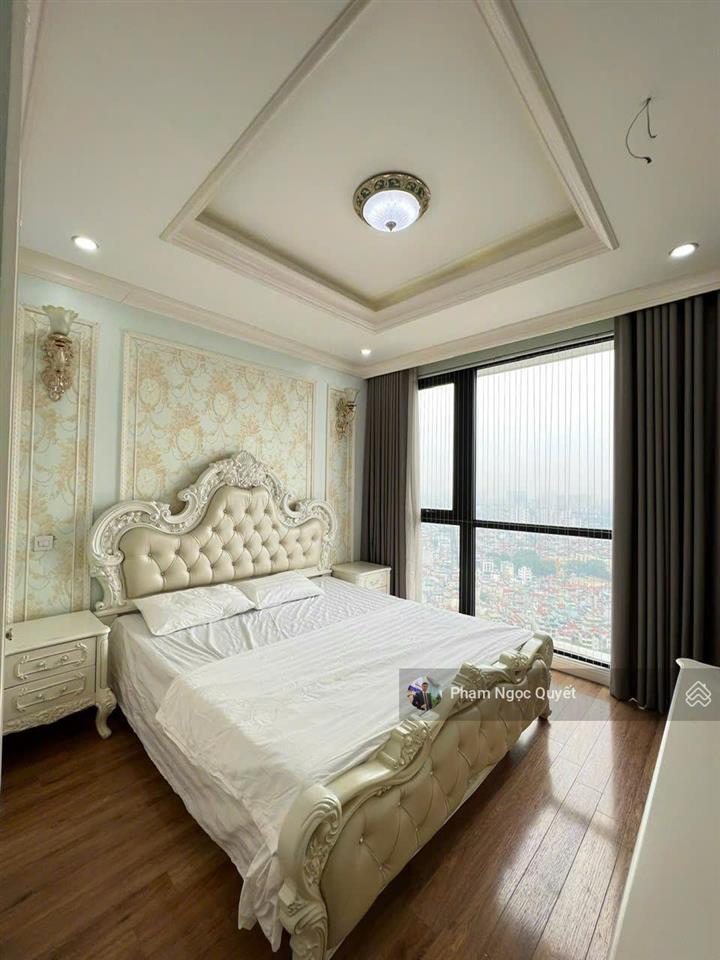 Chính chủ cho thuê căn 71m2 2pn +2wc tầng trung full nội thất cho thuê 18tr/m2 cc royal city