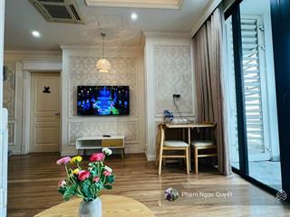 Chính chủ cho thuê căn 71m2 2pn +2wc tầng trung full nội thất cho thuê 18tr/m2 cc royal city