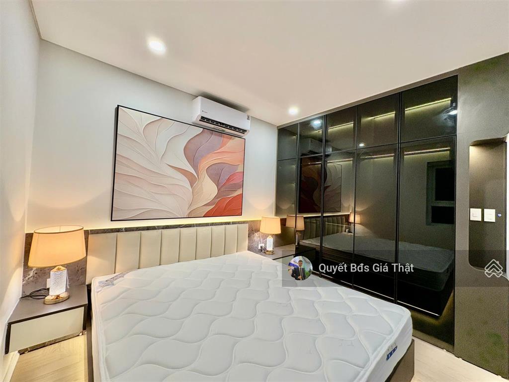 Giá thật chính chủ bán căn 122m2, 3 phòng ngủ + 2 vệ sinh tầng trung đẹp 14 tỷ golden palace