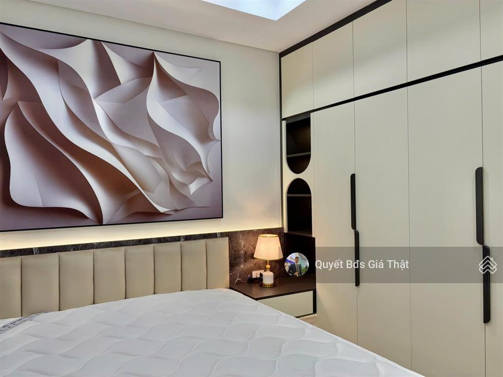 Giá thật chính chủ bán căn 122m2, 3 phòng ngủ + 2 vệ sinh tầng trung đẹp 14 tỷ golden palace